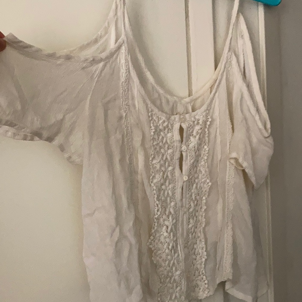 Cream detailed top